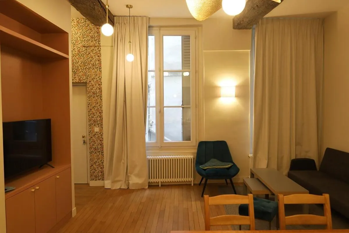 דירה פריז Bel Appartement Renove Dans Le Marais צרפת